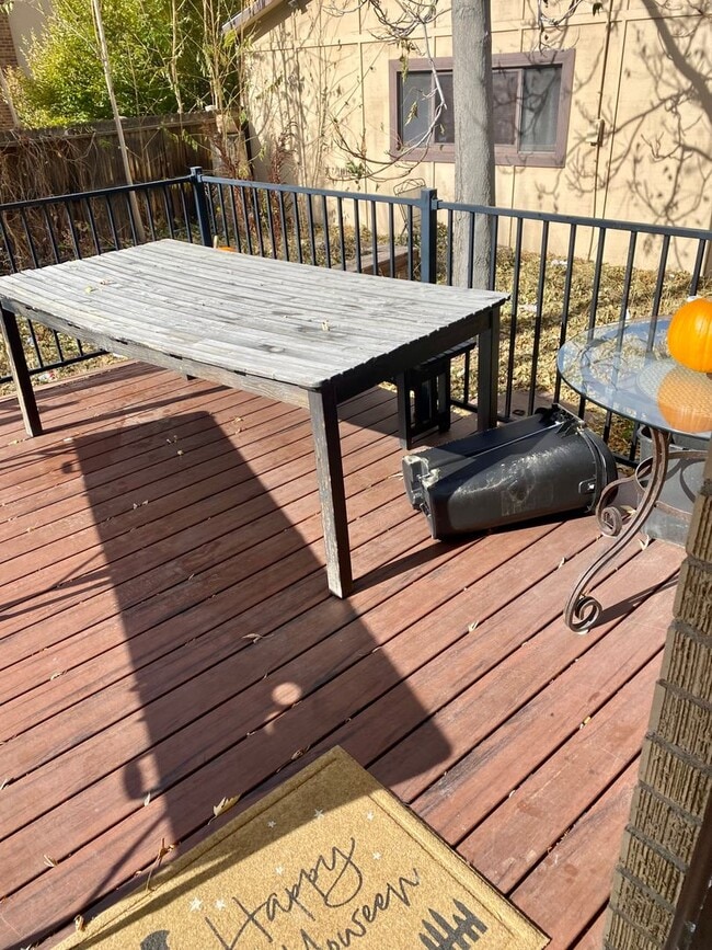 Building Photo - Available for 2026-2027 Fall Pre-Leasing! ...