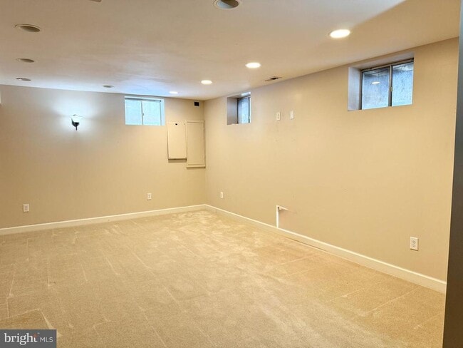 Building Photo - 31 Willowmere Ct