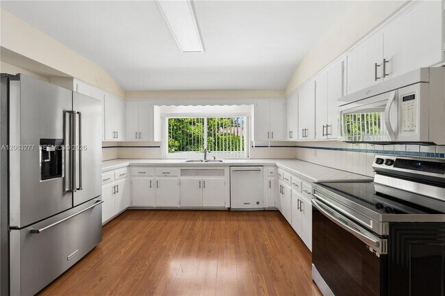 Building Photo - 2514 Granada Blvd
