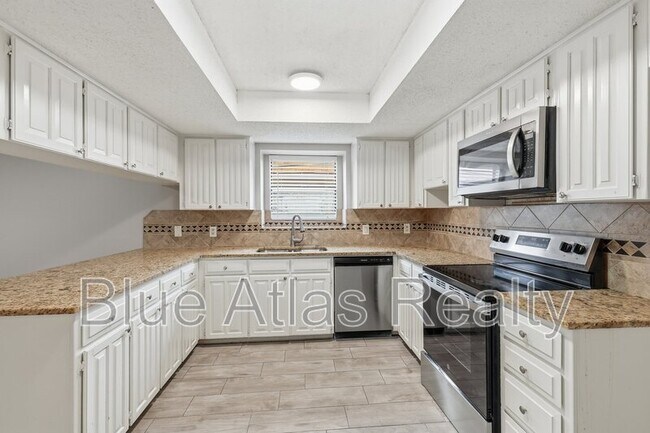 Building Photo - 6526 Aires Dr