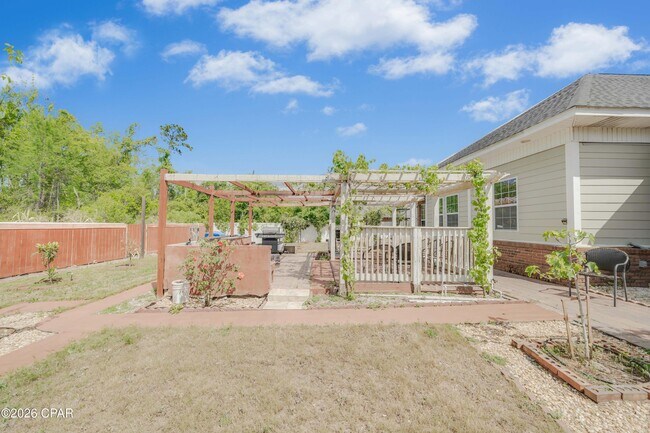 Building Photo - 303 Wood Trail