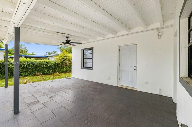 Building Photo - 5425 SW 112th Ave