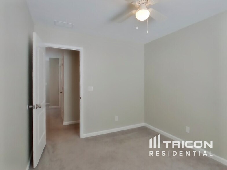 Building Photo - 1094 Tomahawk Pl