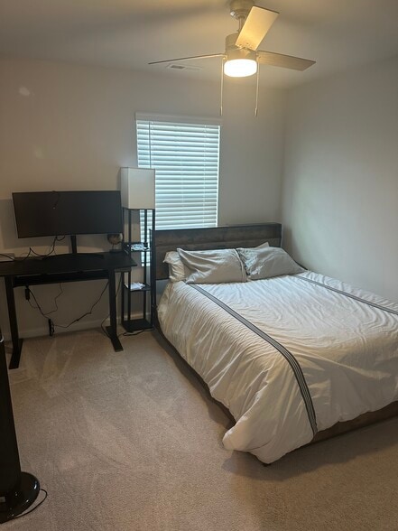 Building Photo - 4920 Oolite St