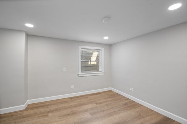 Building Photo - 3751 N Clifton Ave