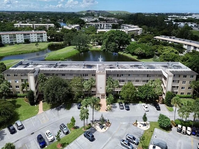 Primary Photo - 4301 Martinique Cir