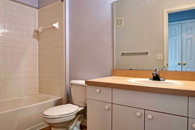 Building Photo - Second floor, 2/2 updated unit, available now!