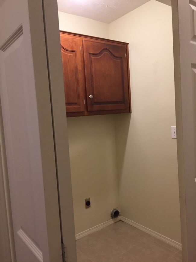 Building Photo - Executive Rental Nestled in Hickory Ridge ...