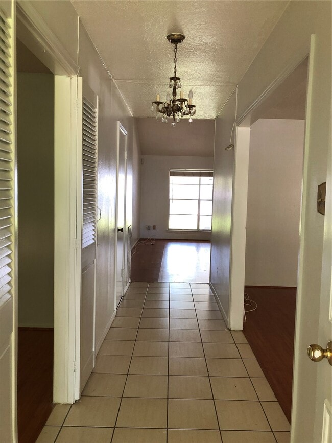 Building Photo - 8807 Edgemoor Dr