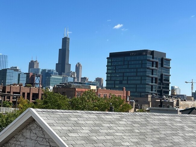 Building Photo - 1227 W Ohio St