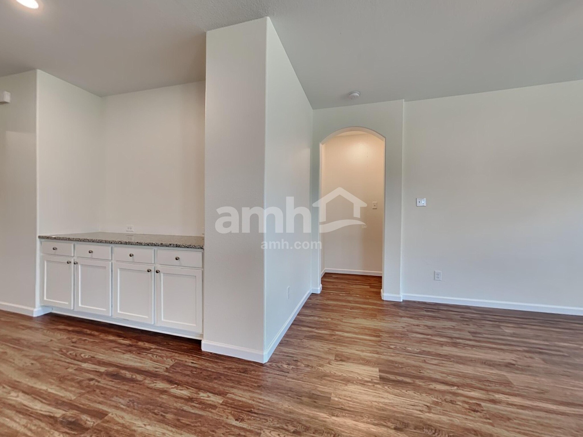 Building Photo - 463 Silverstone Dr