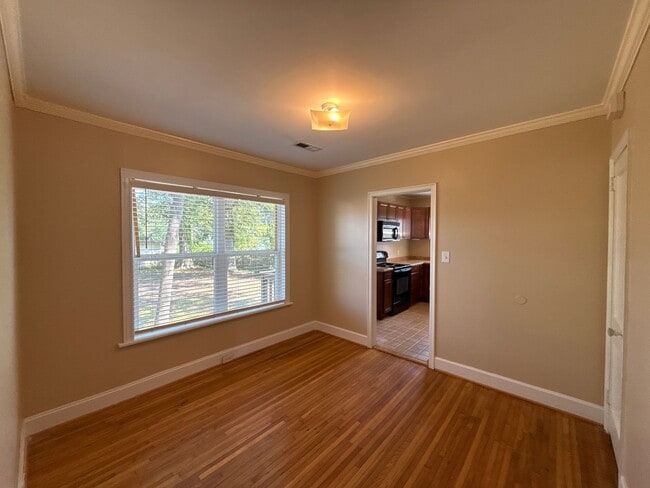 Building Photo - 817 Everett Pl
