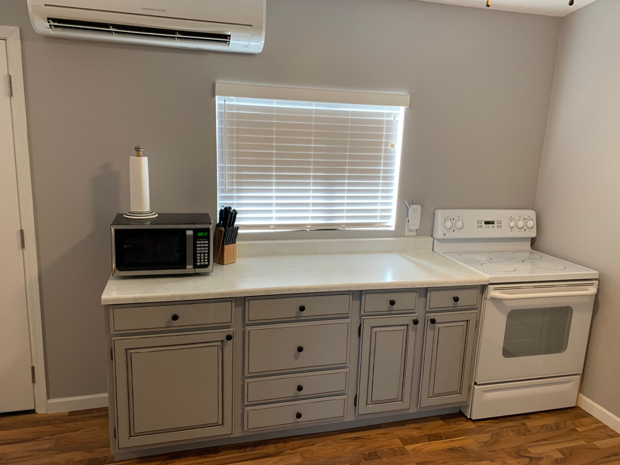 Microwave available to stay upon request - 1433 E. Edgemont Avenue
