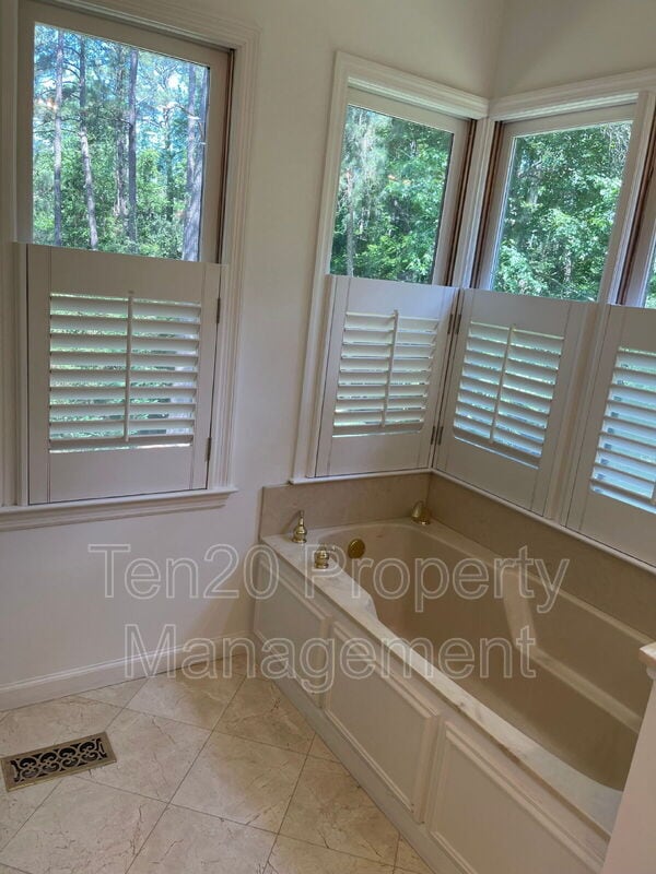 Building Photo - 1544 Glencoe Dr