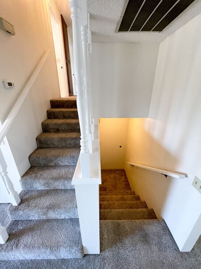 Building Photo - 3 Bedroom, 2 bath Spacious home in Moyina ...