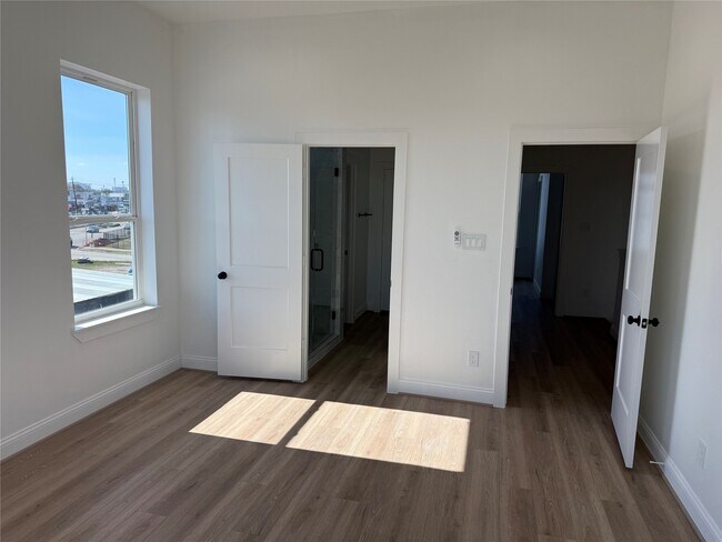 Building Photo - 6350 Culberson St