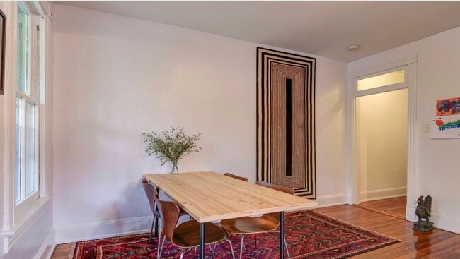 Building Photo - 7106 Maple Ave