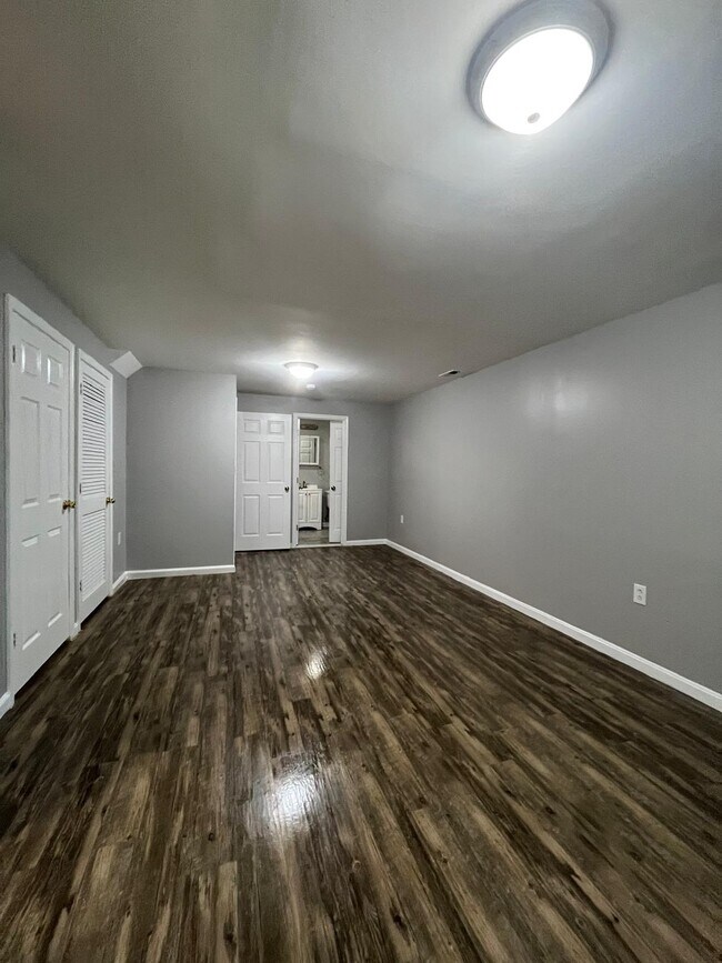 Building Photo - 4674 Mews Dr