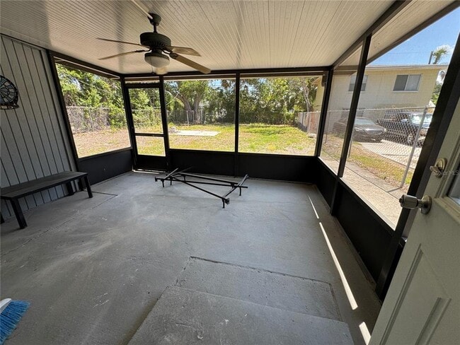 Building Photo - 1930 Walton St S