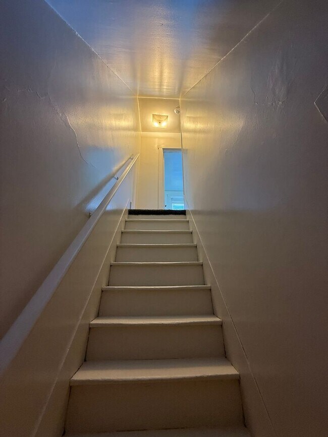 Building Photo - 204 E High St