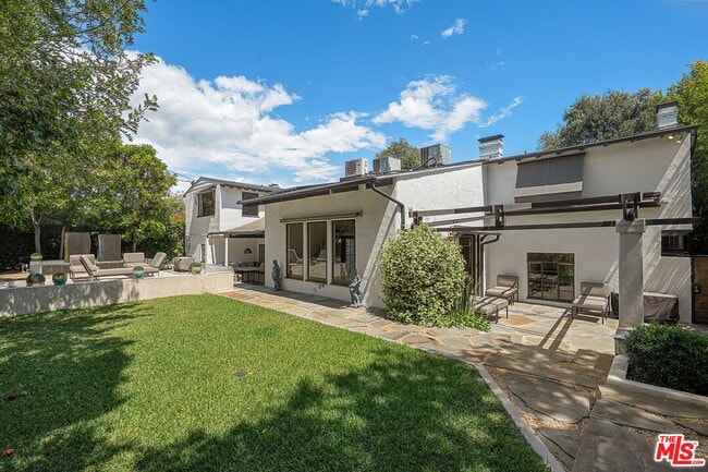 Building Photo - 1323 Club View Dr