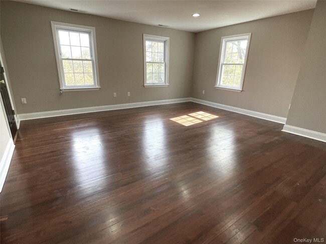 Building Photo - 130 Old Mt Kisco Rd