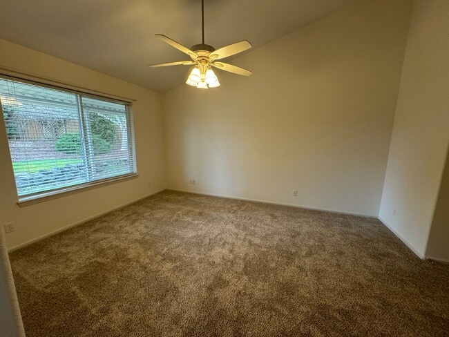 Building Photo - 3 bedroom 2 bath home in Sutherlin