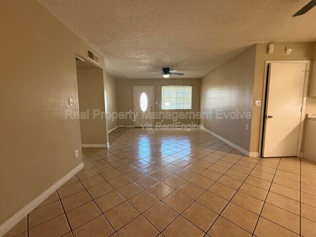 Building Photo - 1637 W Muriel Dr