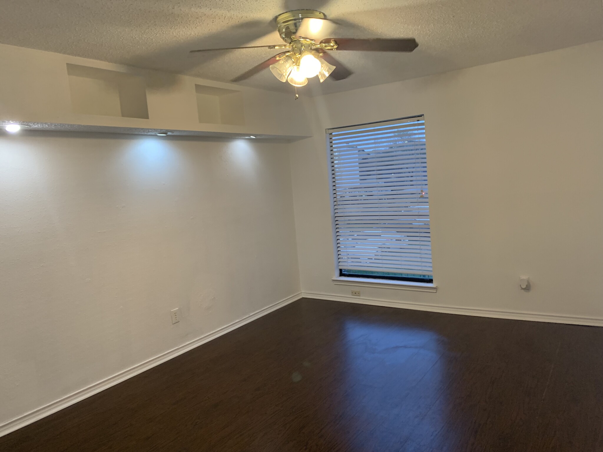 Master Bedroom - 2826 S Bartell Dr