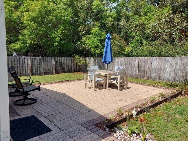 Building Photo - 264 Costado St