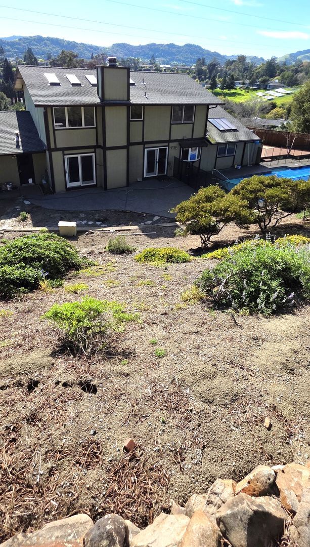 Building Photo - Fabulous Moraga 4bd+den/3ba Property with Stunning Views & Pool/Spa