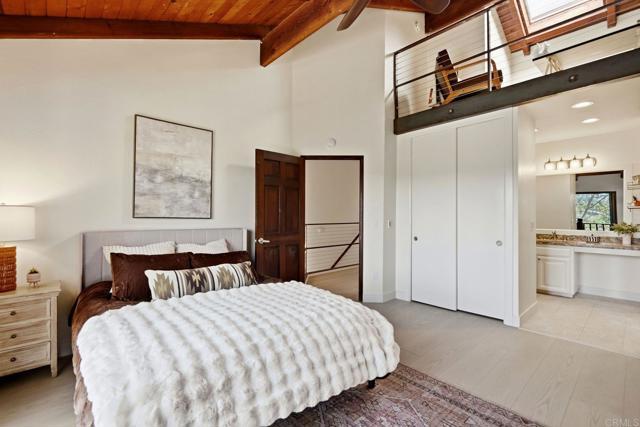 Building Photo - 8608 Villa La Jolla Dr