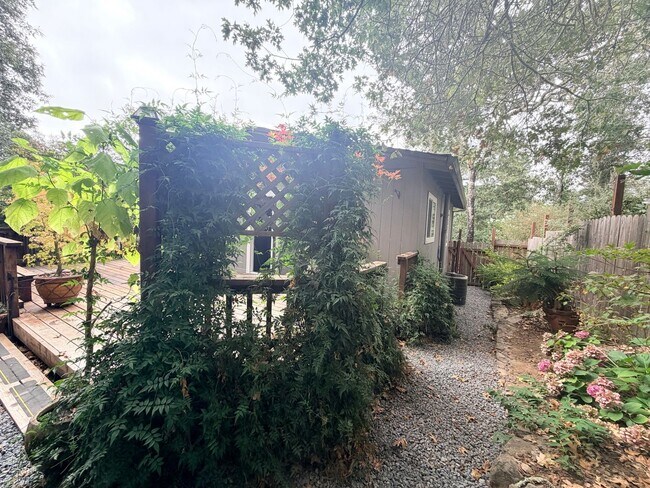 Building Photo - Serene 1-Bedroom Home with Privacy & Nature Views