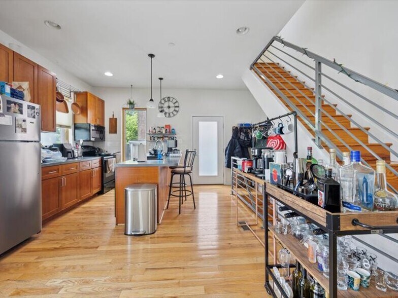 Building Photo - 928 S 15th St