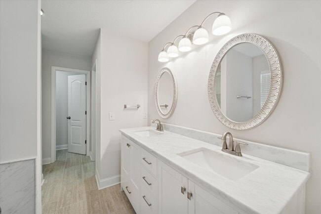 Building Photo - AVAILABLE NOW! (Pet Friendly)