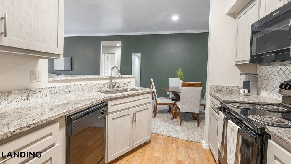 Building Photo - 165 Forestbrook Dr