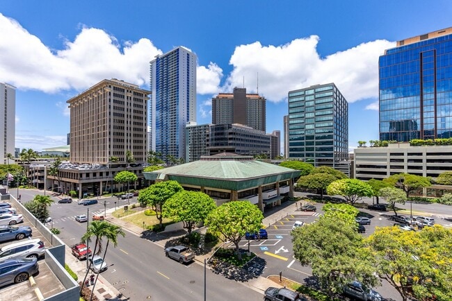 Building Photo - Coty Tower 703