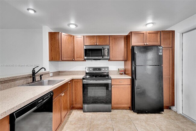 Building Photo - 2940 N Course Dr