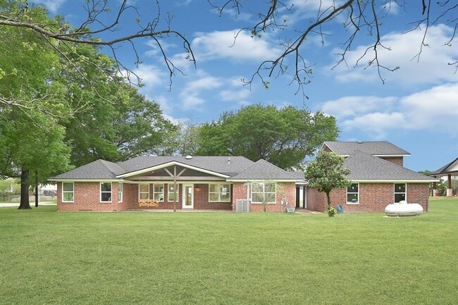 Building Photo - 14090 Waterview Dr
