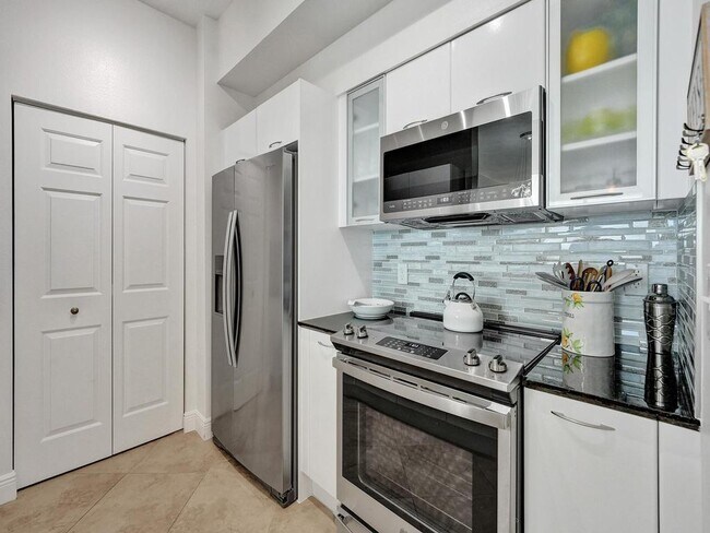 Building Photo - 625 Casa Loma Blvd