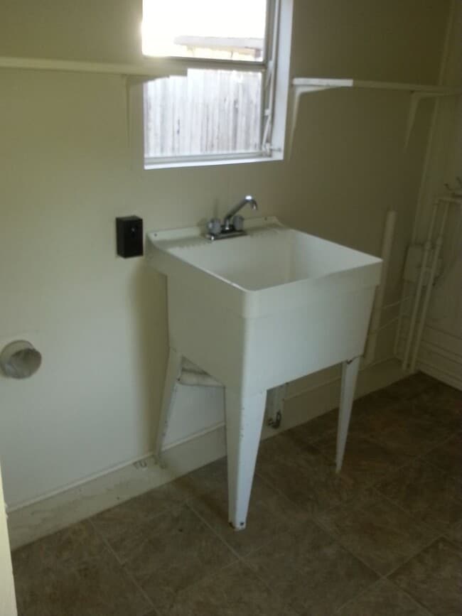 Building Photo - 7503 Jamie Wynell Cir