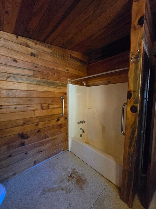 Building Photo - Cabin In the Wood!