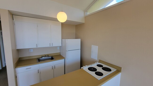 Building Photo - Recently updated 2 Bedroom 1 bath in the  ...