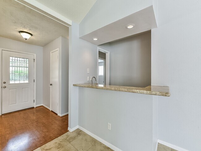 Building Photo - 21335 Park Mt Dr