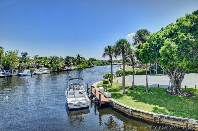 Building Photo - 19 Royal Palm Way
