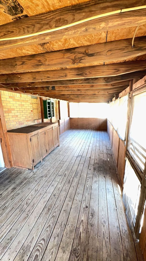 Building Photo - Well Maintained 3 bedroom 1 bath Home - Open To Section 8 - 1st Month's Rent Free