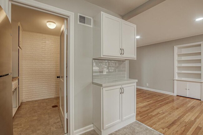 Building Photo - 7121 W 74th St