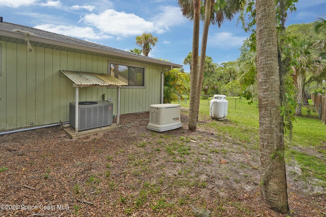 Building Photo - 670 Kings Way