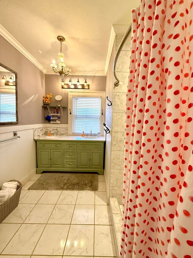 Building Photo - Furnished Short Term Rental