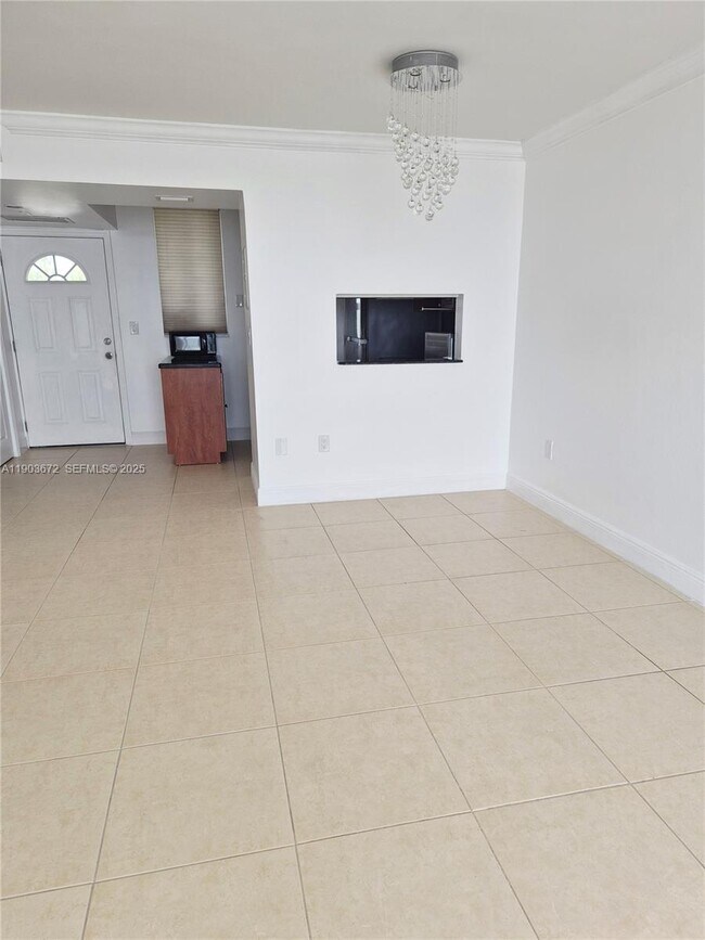 Building Photo - 2910 Point E Dr